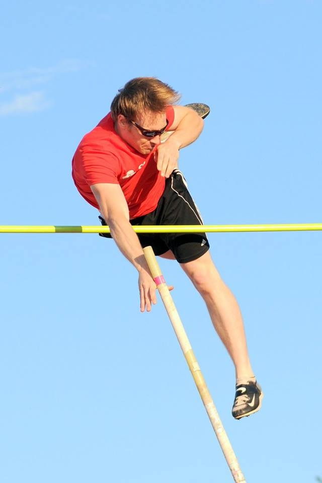 Photo of pole vaulter in the air